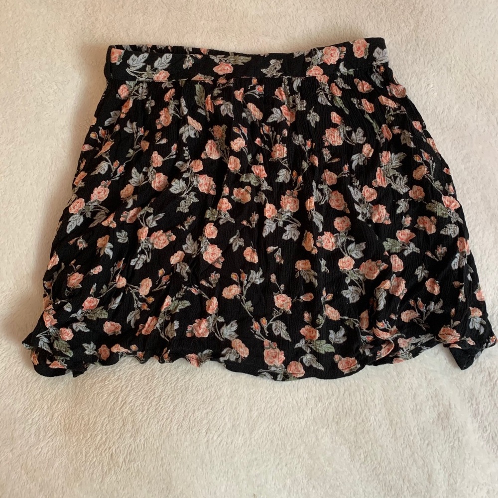 ⭐️2/25⭐️ Floral Skirt
